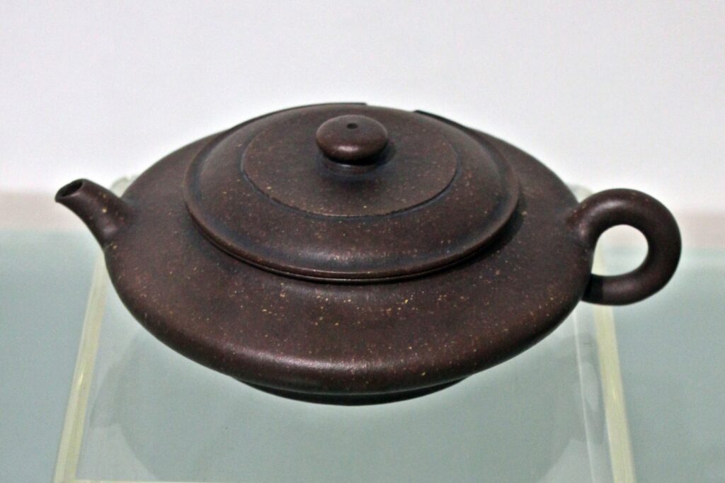 ChenMingyuanweb Flat Teapot by Chen Mingyuan
