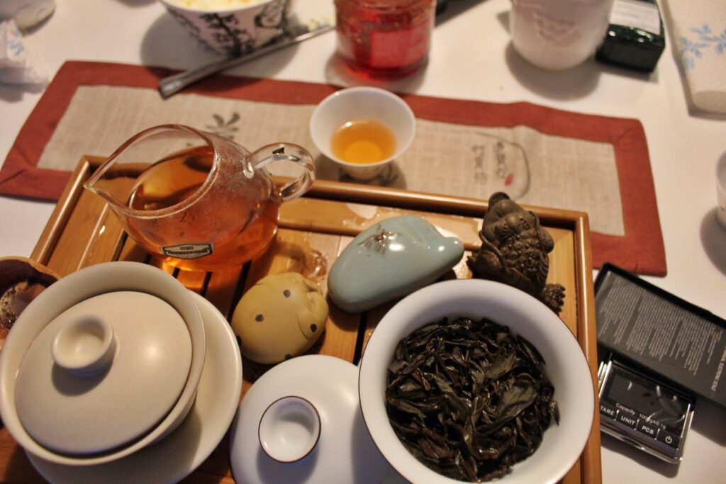 da hong pao wet leaves and liquor2 gong fu tea brewing with 2 gaiwans, tea in glass jug