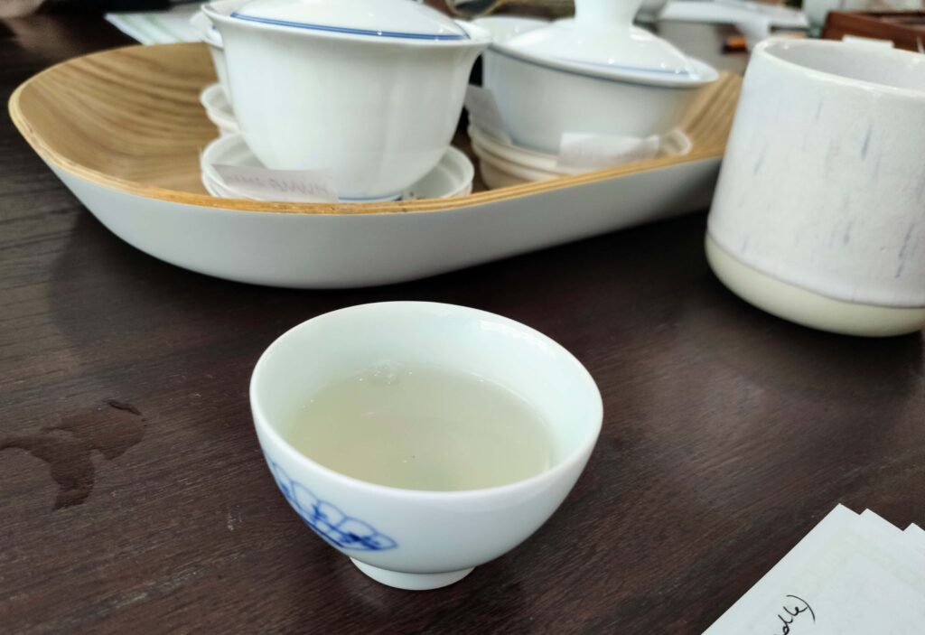 Liquor_HongYin white tea cup containing tea liquor
