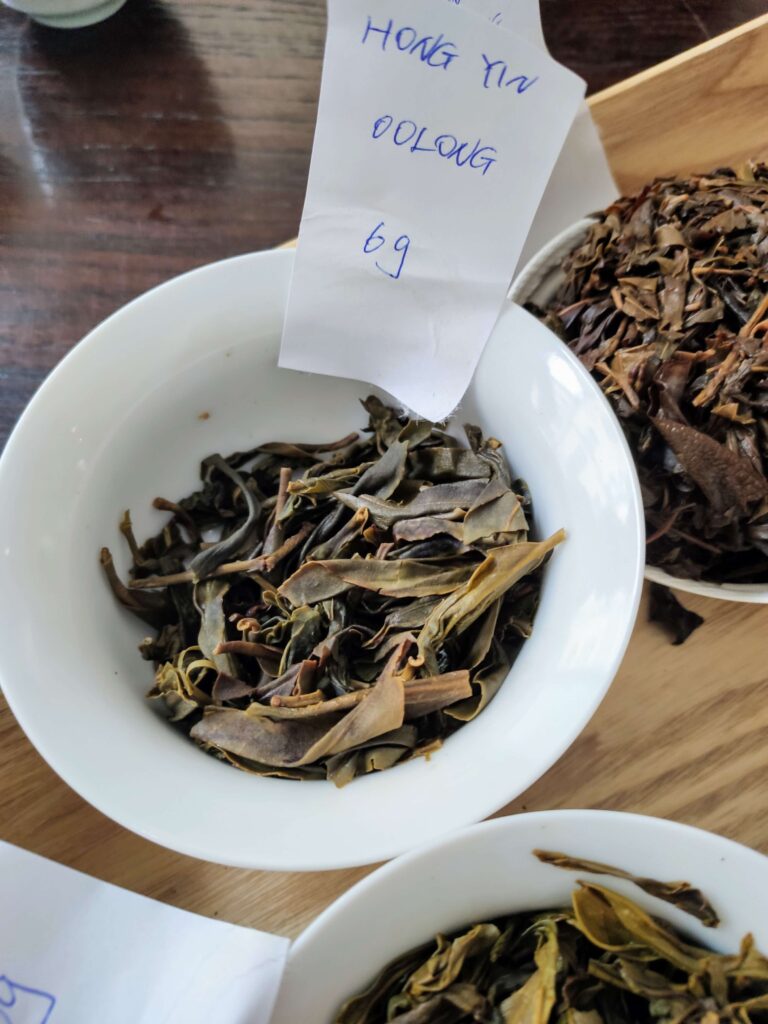 WetLeaf2_HongYin wet tea leaves in gaiwan