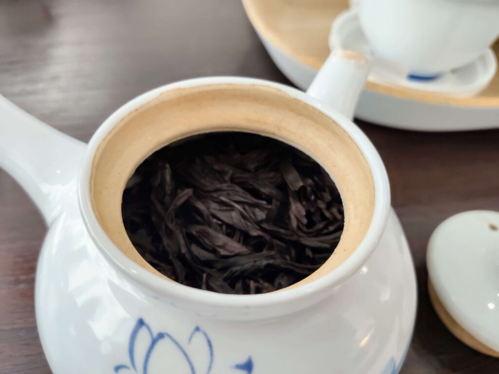 wet tea leaves in teapot
