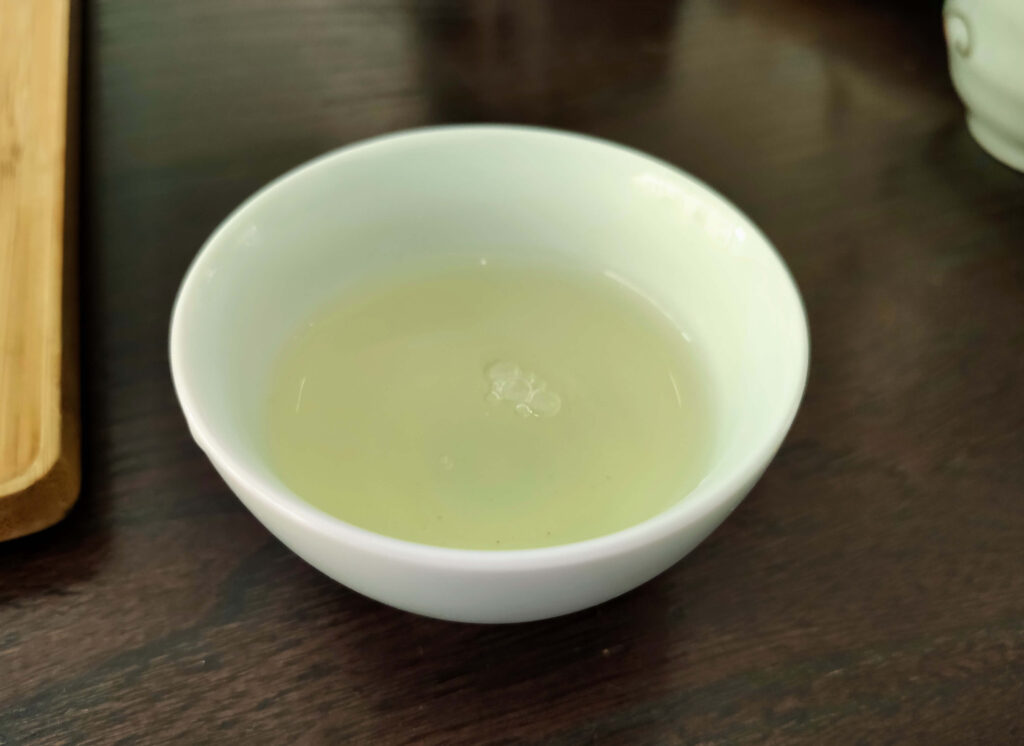 YuShan High Mountain Liquor pale tea liquor in white tea cup