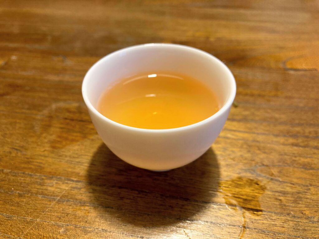 Xing Ren Xiang (Almond Fragrance), tea liquor