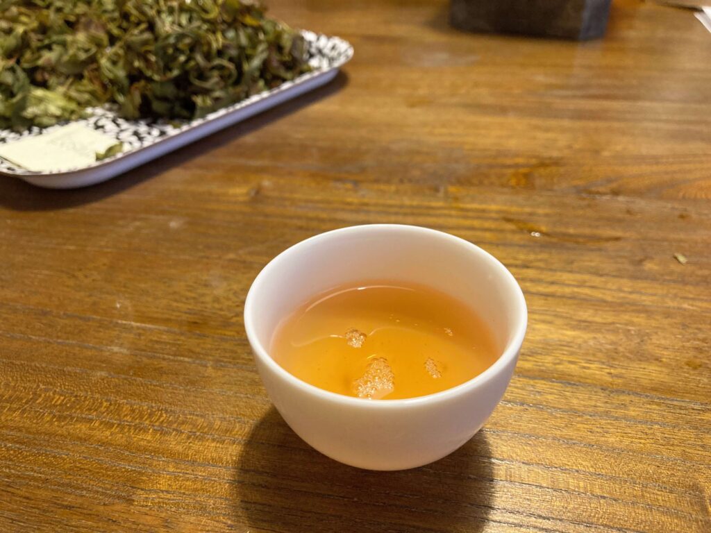 Mi Lan Xiang (Honey Orchid), tea liquor in white cup