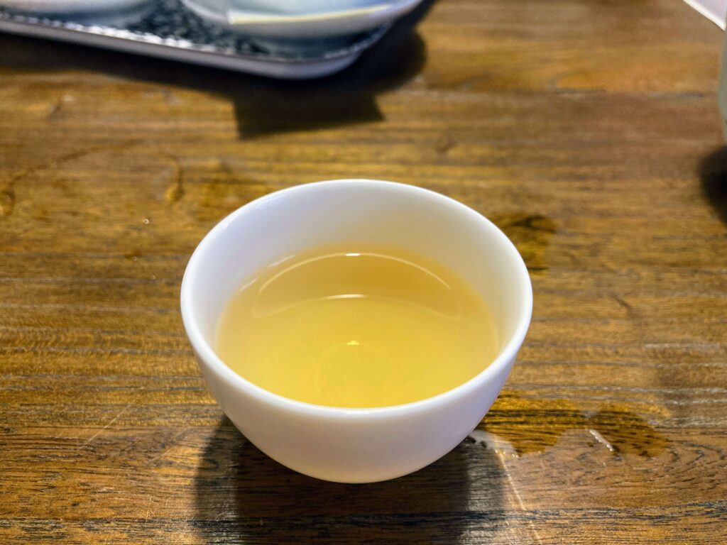 Koshun cultivar, tea liquor in white cup
