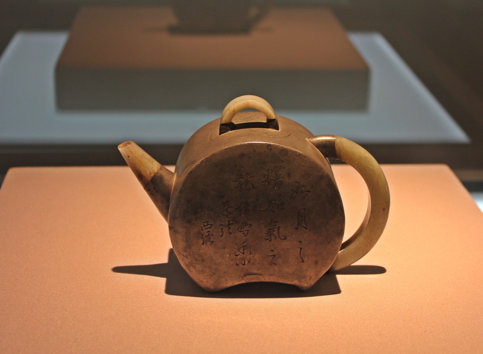 Half moon shaped tin plated Yixing teapot&nbsp;